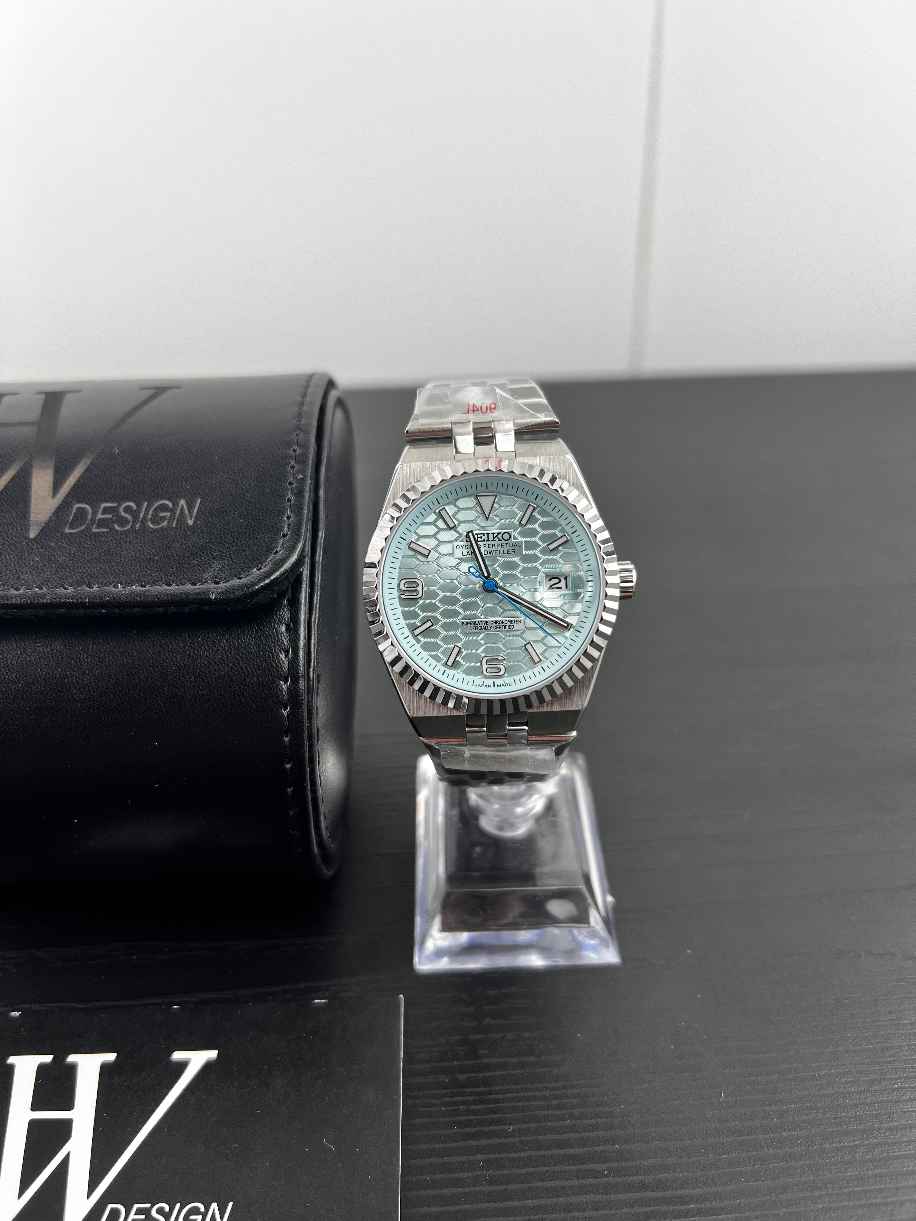 LandDweiko Ice Blue | HW Design