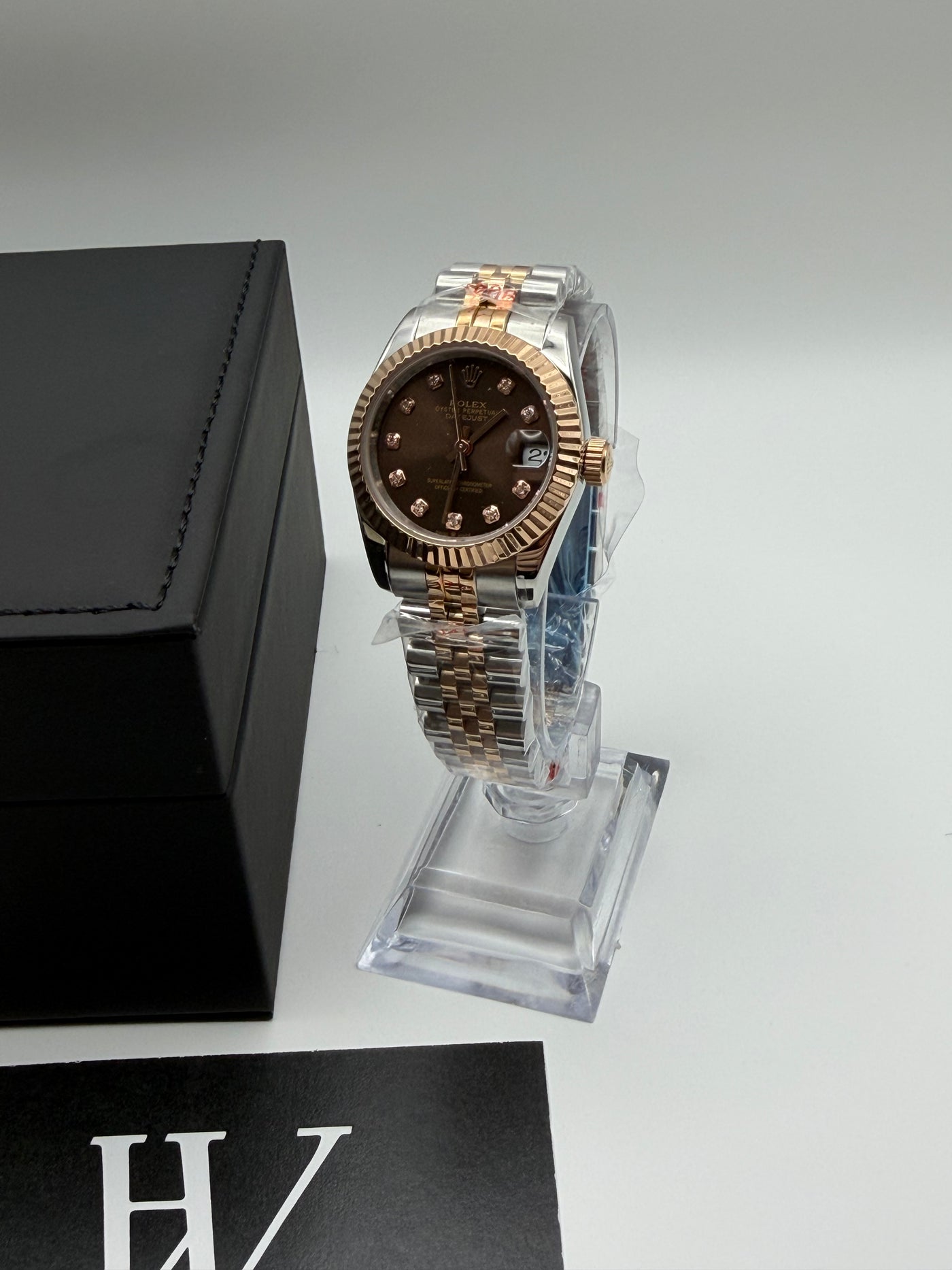 Lady Dateko Two tones chocolate de HW Design, reloj de vestir de 28 mm con esfera chocolate, bicolor en acero y oro, con cristal de zafiro
