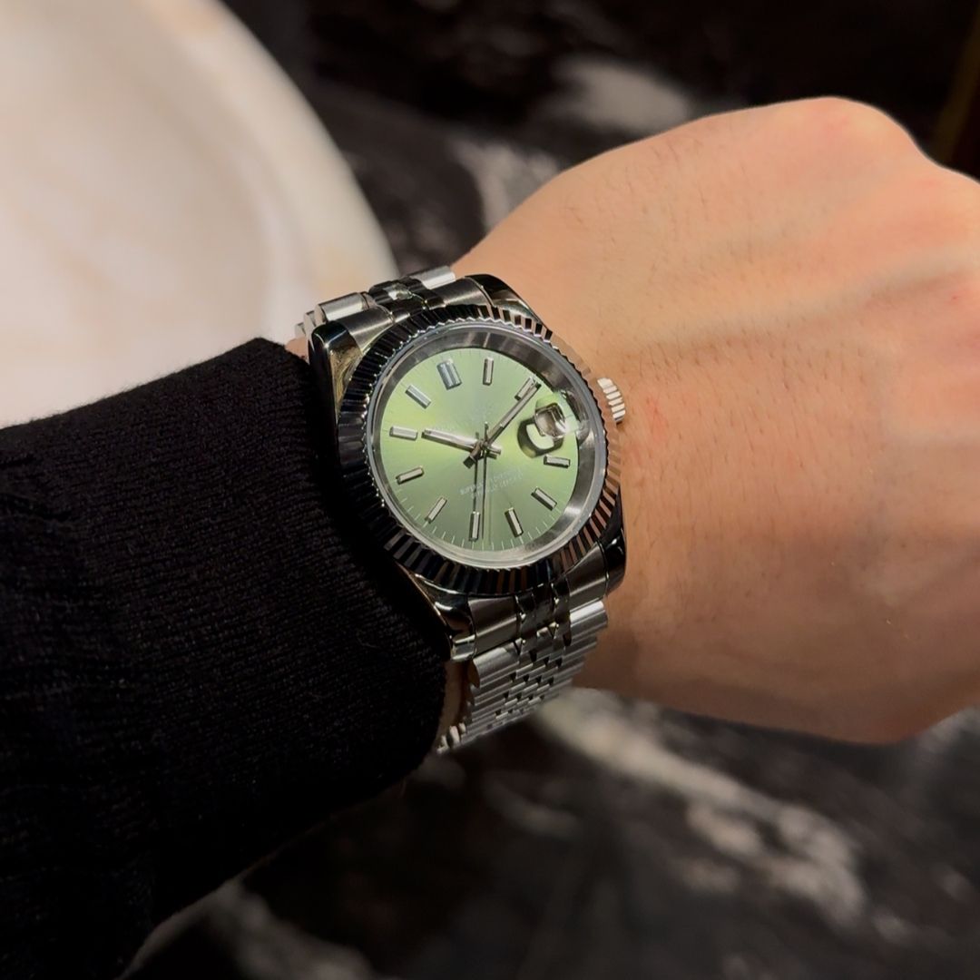 Dateko Olive Green de HW Design, reloj de vestir de 36 o 39 mm con esfera verde, caja de acero 316L y cristal de zafiro