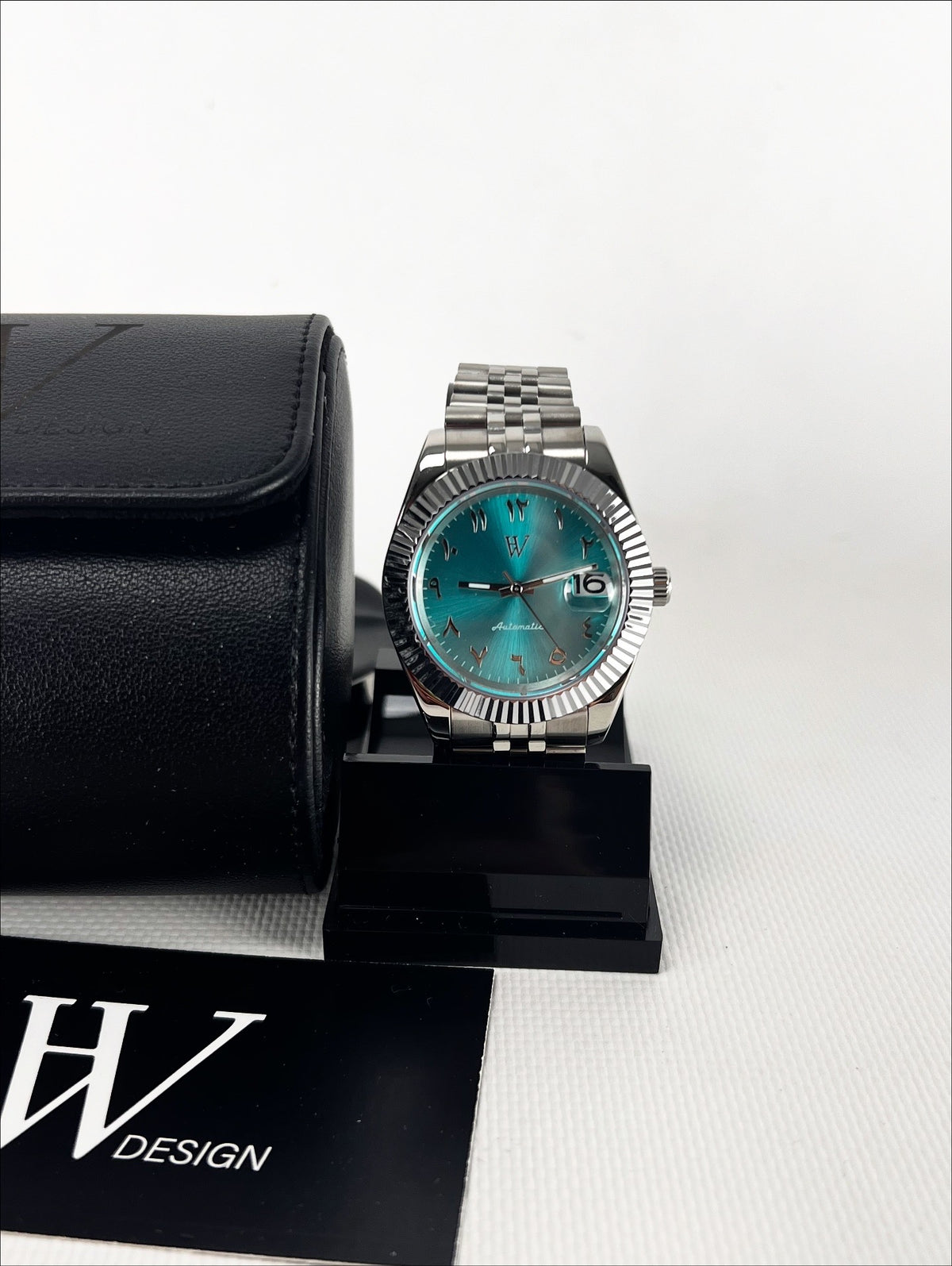 HW Cátedra Tiffany Arabic de HW Design, reloj de vestir de 39 mm con esfera azul Tiffany, caja de acero 904L y cristal de zafiro