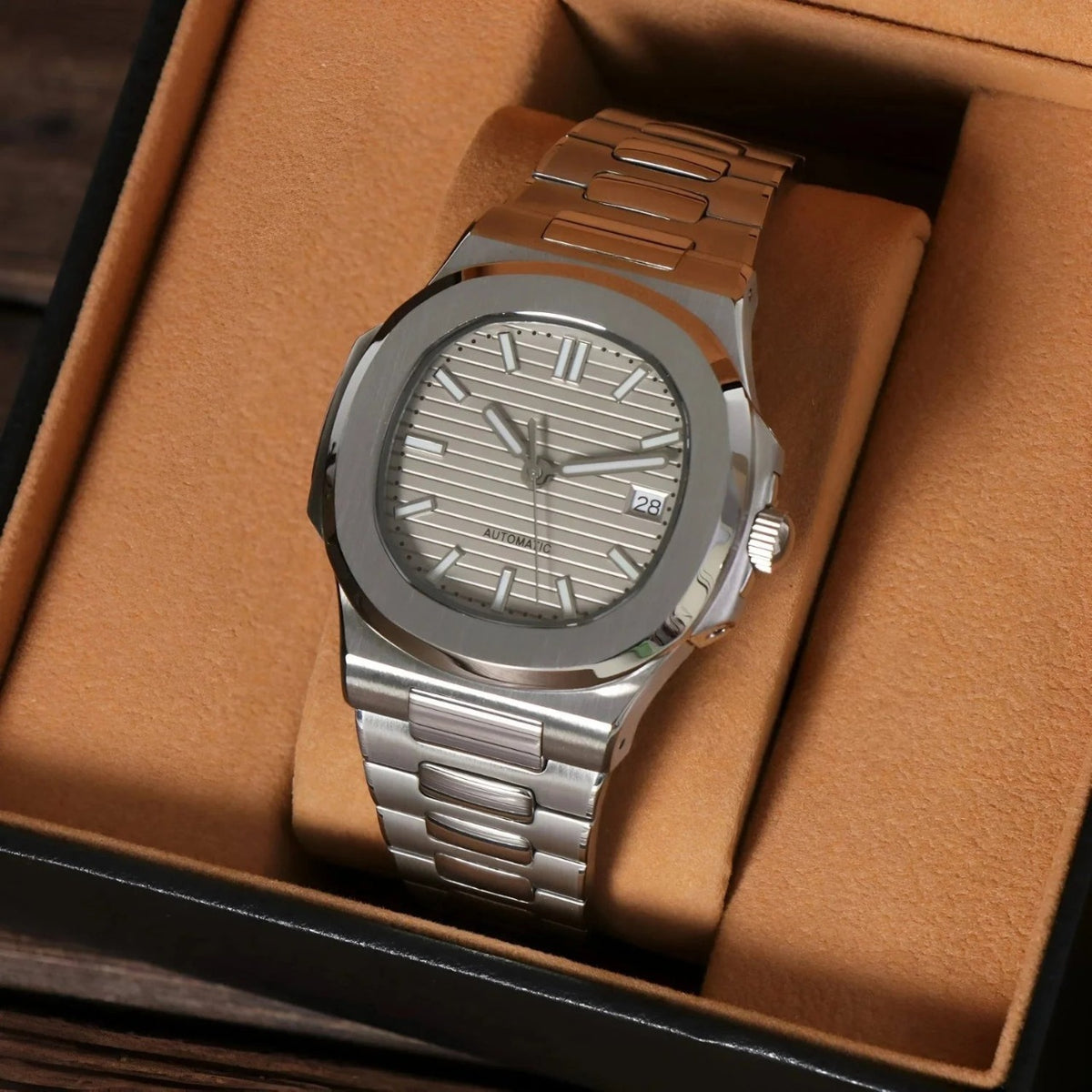 Nautiko Cream de HW Design, reloj de 42 mm con esfera crema, caja de acero 316L y cristal de zafiro