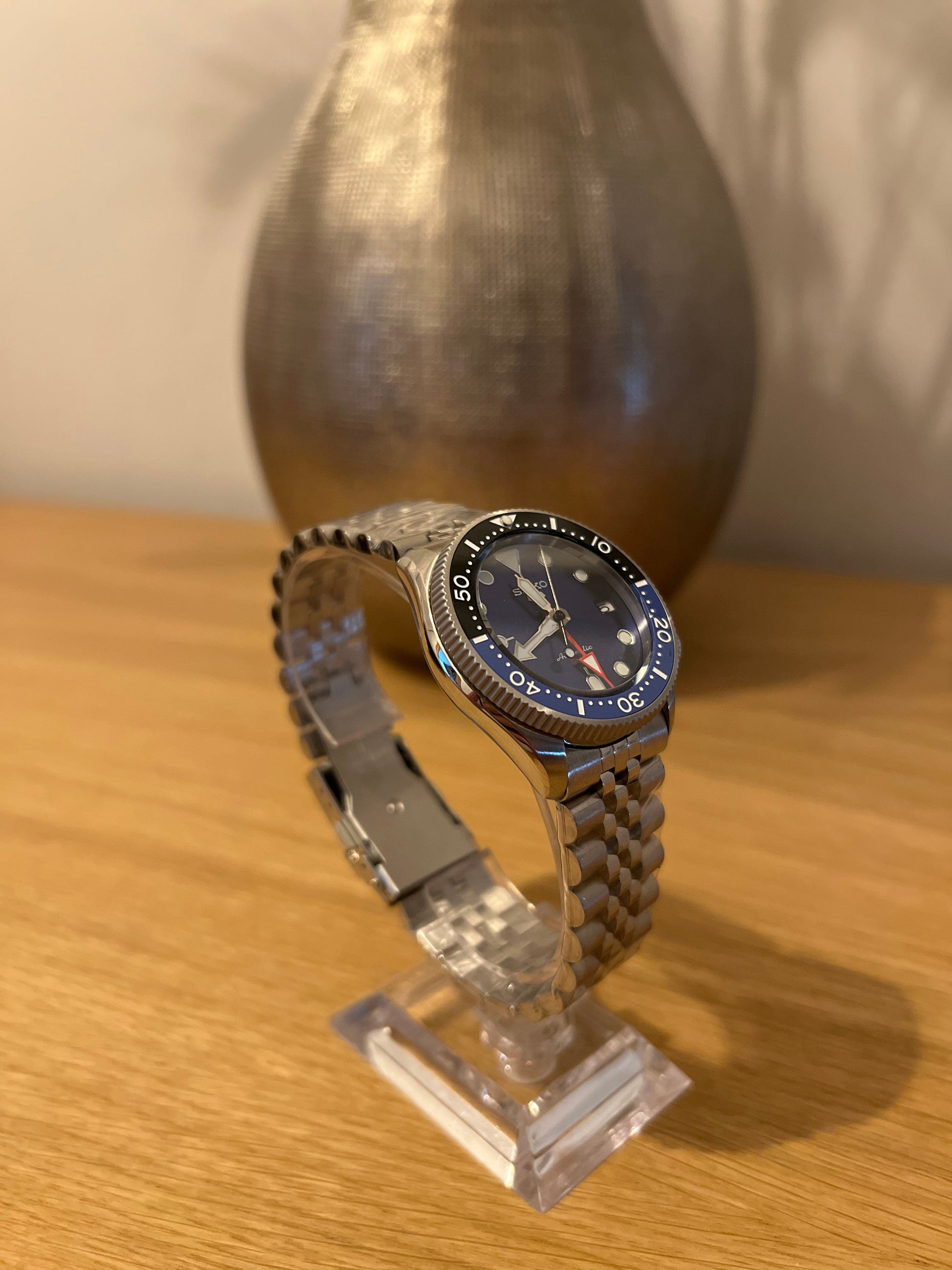 Seiko 5 sports GMT Batman - Helmántica Watches