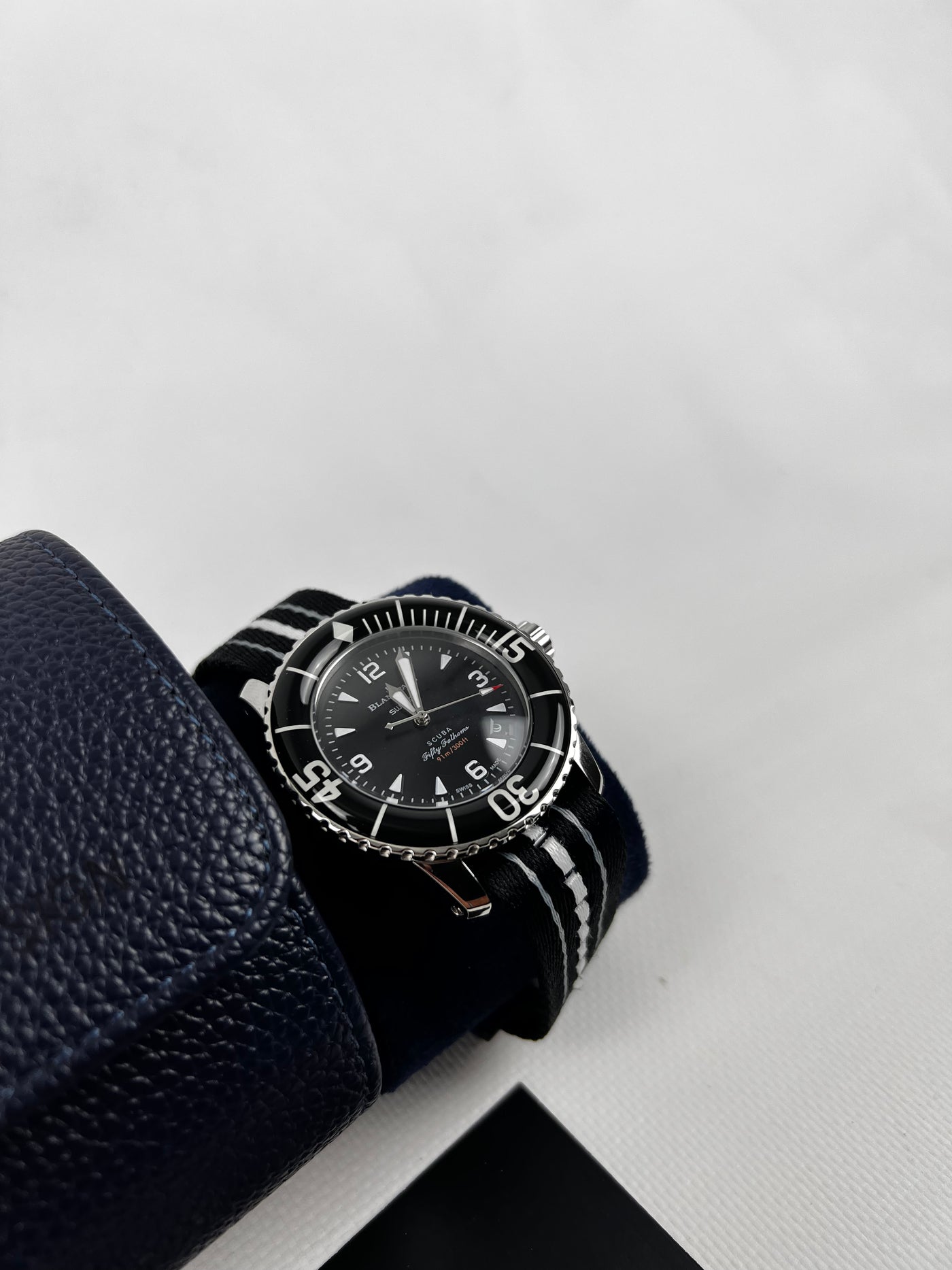 Blancpain x Swatch Black Scuba Steel mod de HW Design, reloj diver de 45 mm con esfera negra, caja de acero 904L y cristal de zafiro
