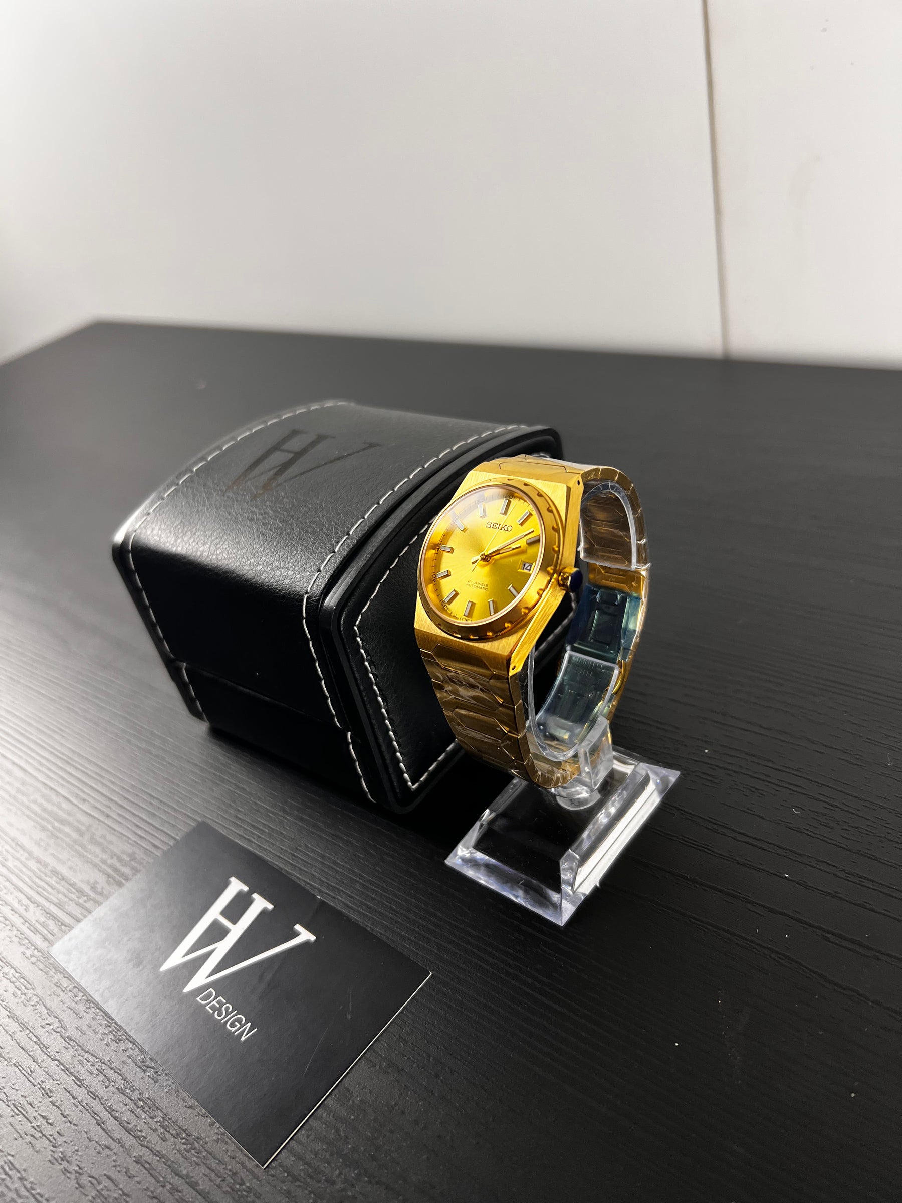Vacheron Constanteiko 222 de HW Design, reloj de vestir con caja integrada de 37 mm, esfera dorada y acero inoxidable