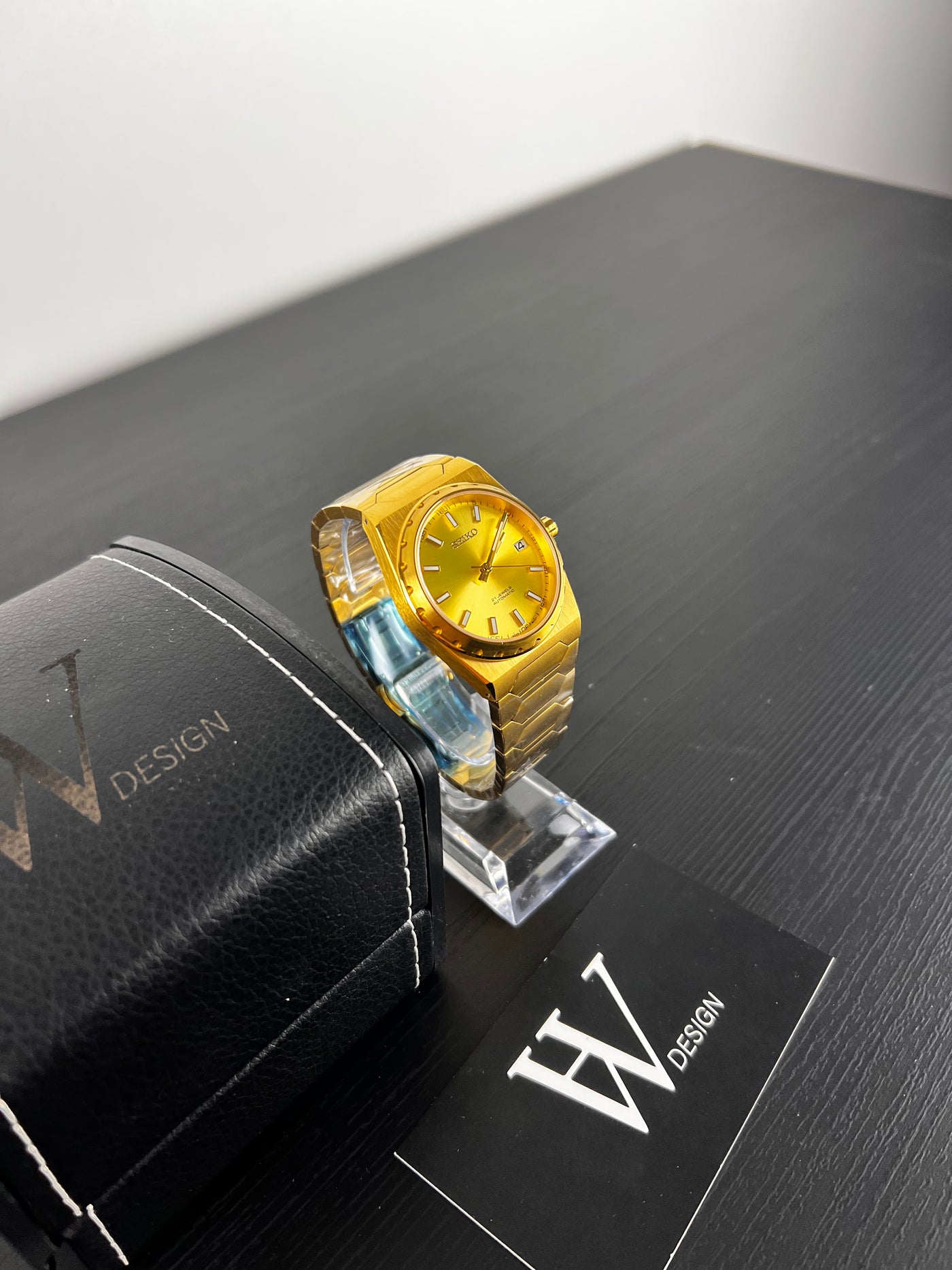 Vacheron Constanteiko 222 de HW Design, reloj de vestir con caja integrada de 37 mm, esfera dorada y acero inoxidable