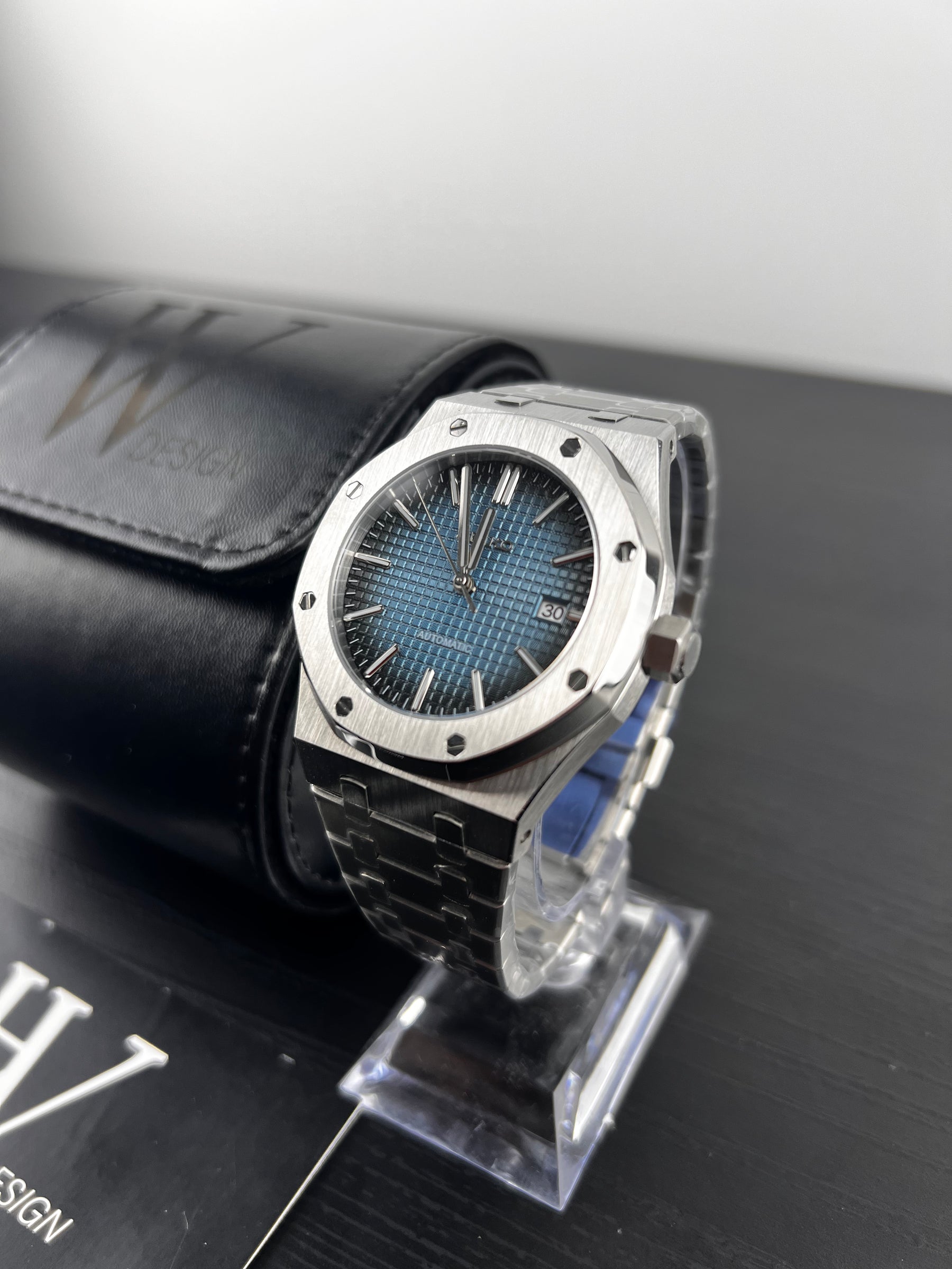 Royal Seikoak Deep Blue de HW Design, reloj de caja integrada de 41 mm con esfera azul, acero 316L y cristal de zafiro