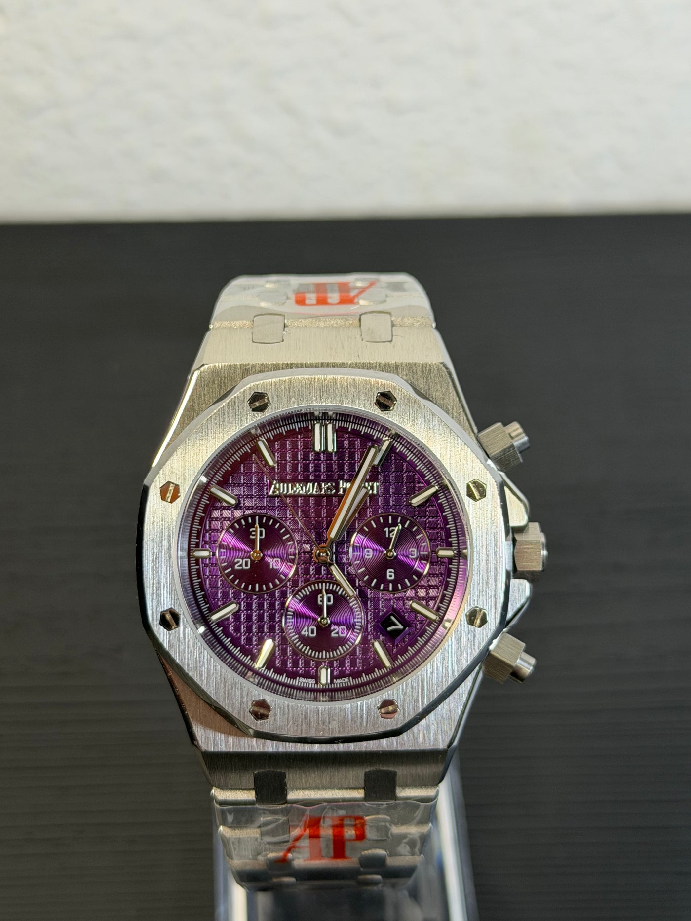 Royal Seikoak Chrono Purple Limited Edition de HW Design, cronógrafo de caja integrada de 41 mm con esfera morada, acero 316L y cristal de zafiro