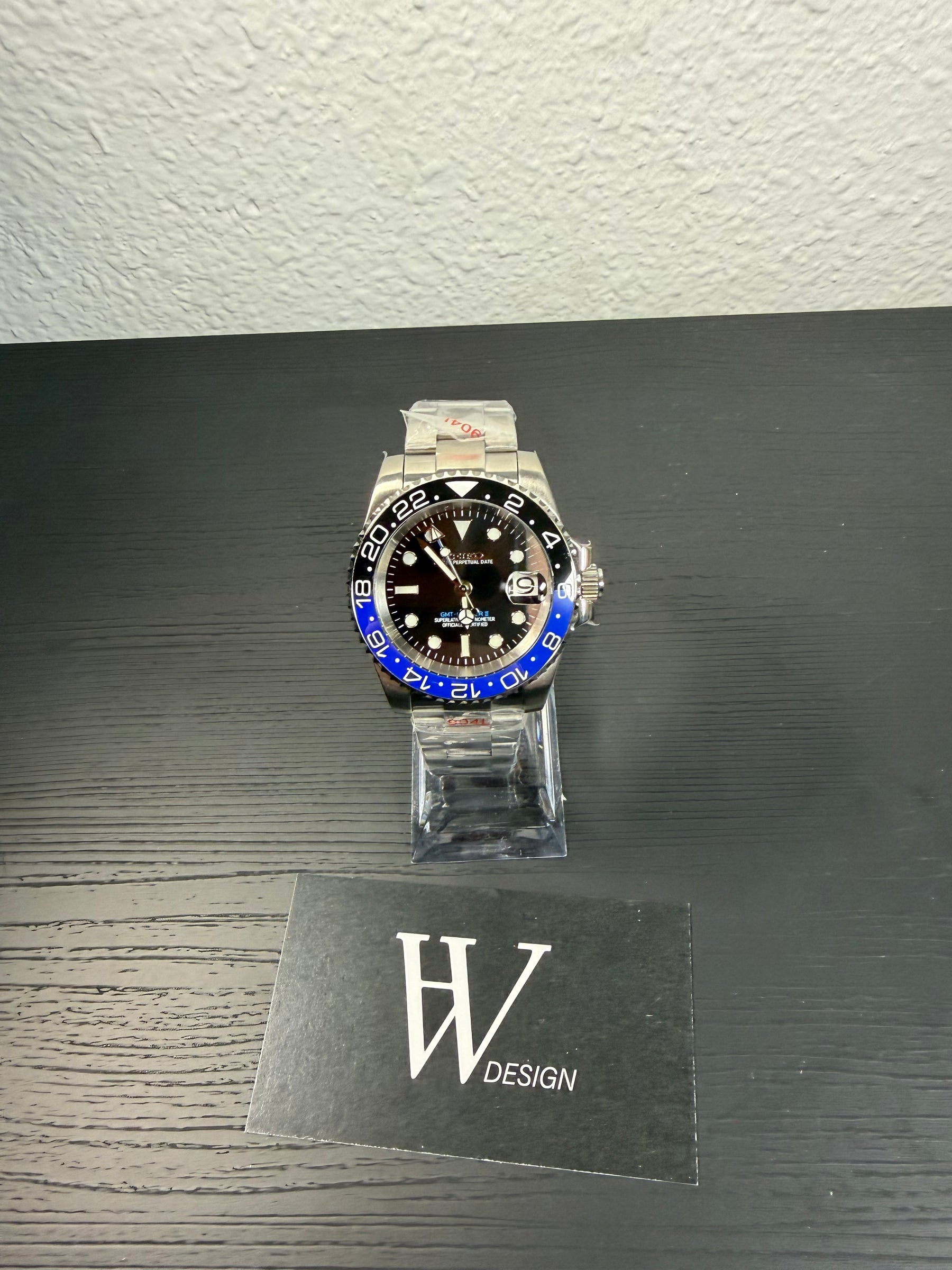 Detalle del bisel bicolor azul y negro del Seikmariner GMT Batman de HW Design