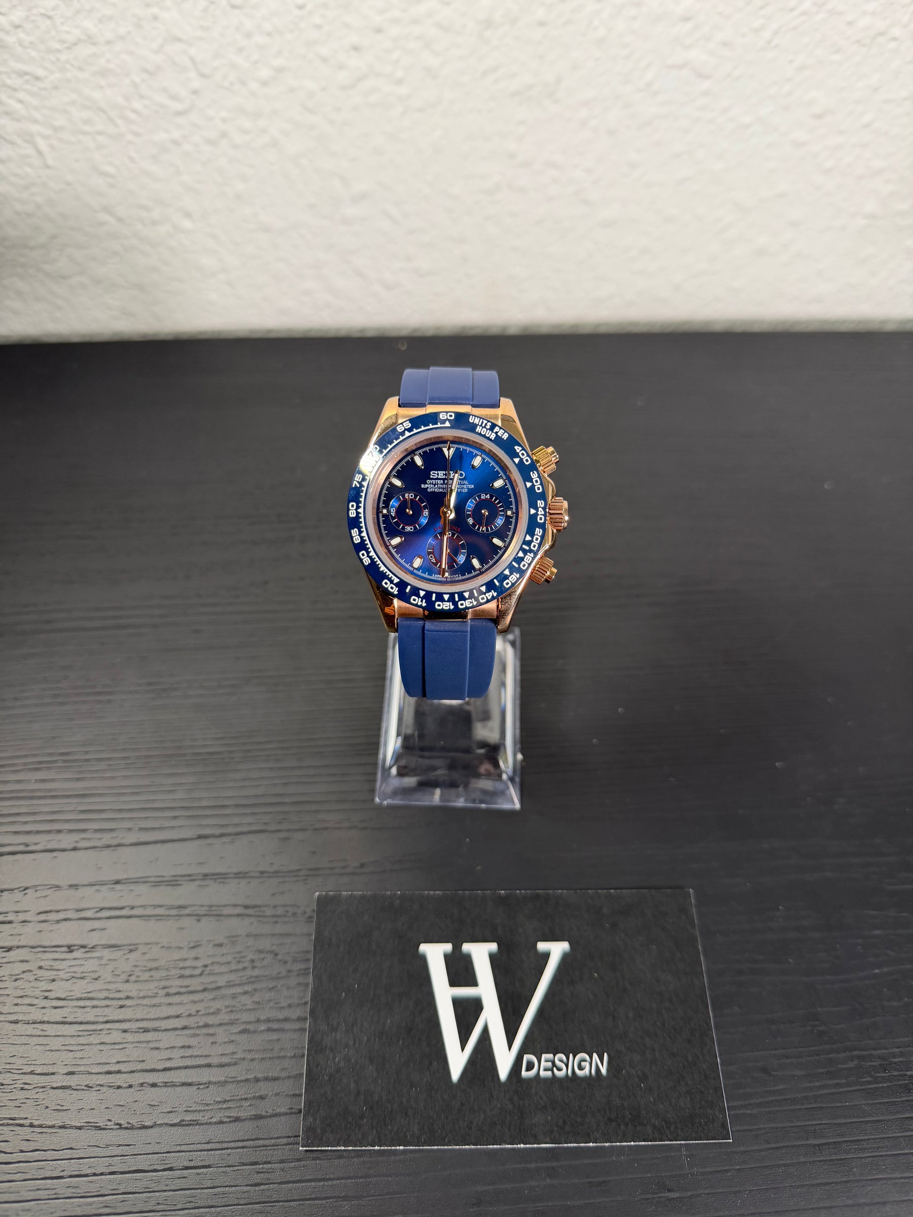 Seiktona Rose gold Royal blue de HW Design, cronógrafo de 40 mm con esfera azul y detalles en oro rosa, caja de acero 316L y cristal de zafiro