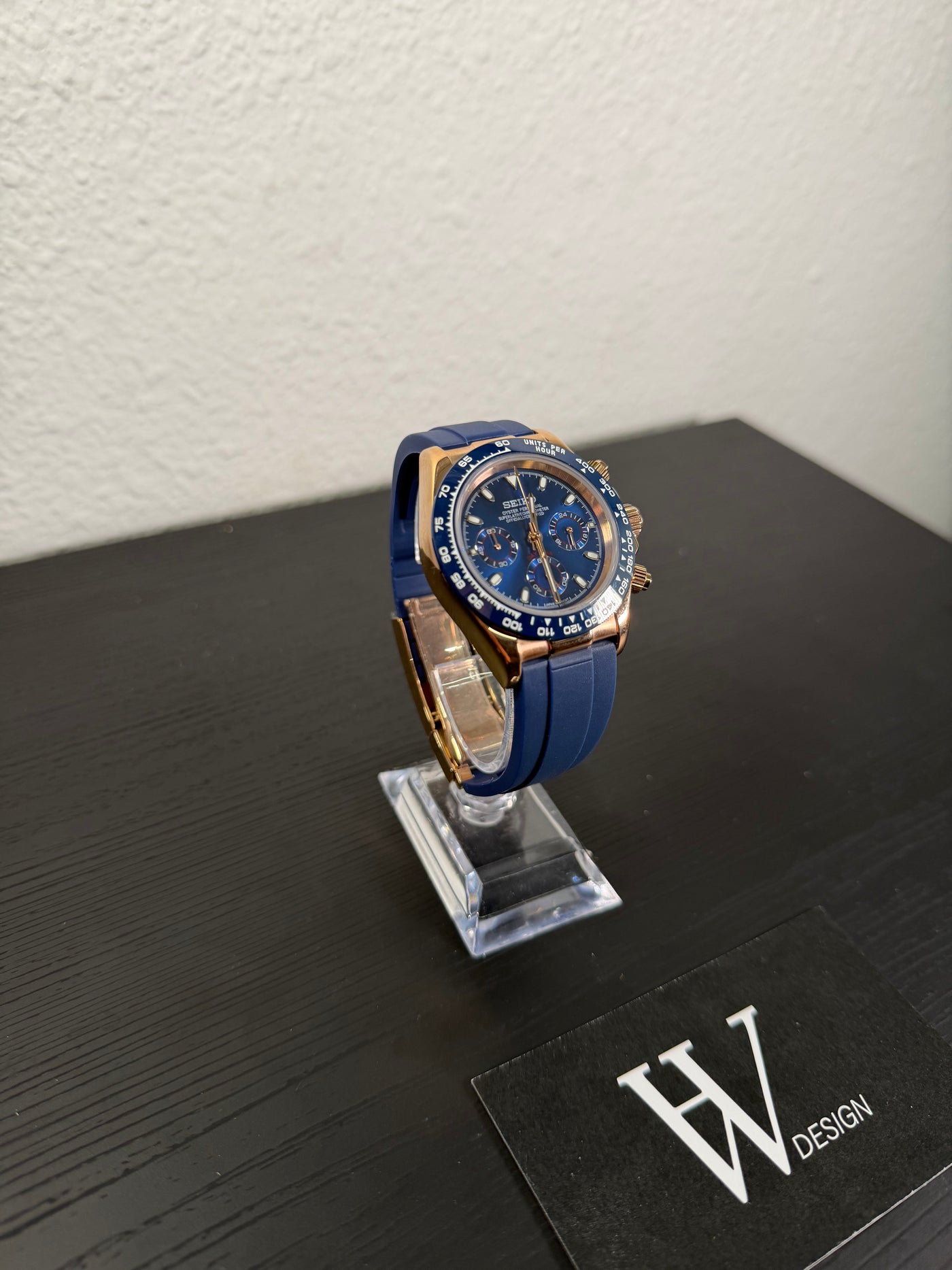 Seiktona Rose gold Royal blue de HW Design, cronógrafo de 40 mm con esfera azul y detalles en oro rosa, caja de acero 316L y cristal de zafiro