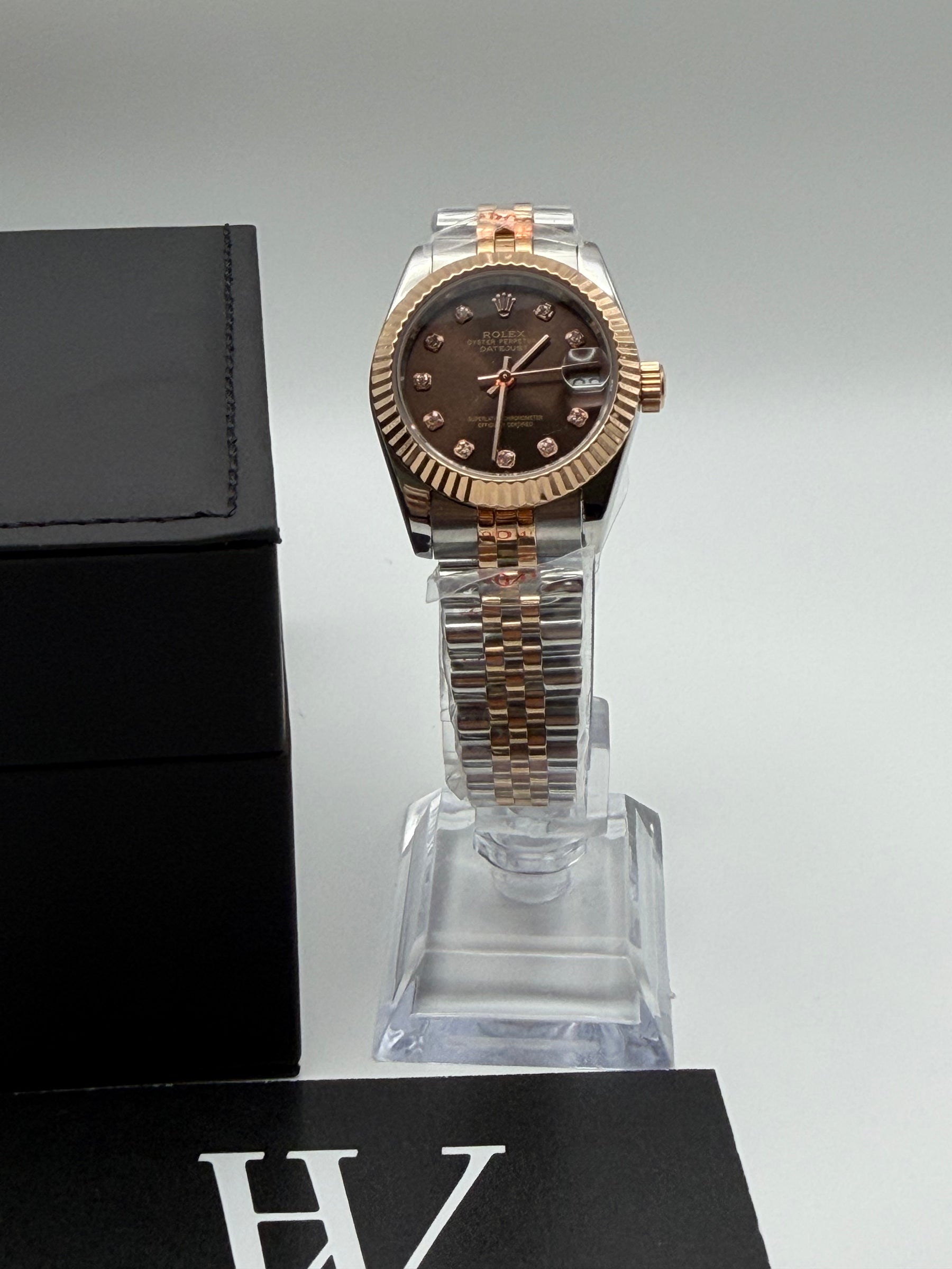 Lady Dateko Two tones chocolate de HW Design, reloj de vestir de 28 mm con esfera chocolate, bicolor en acero y oro, con cristal de zafiro