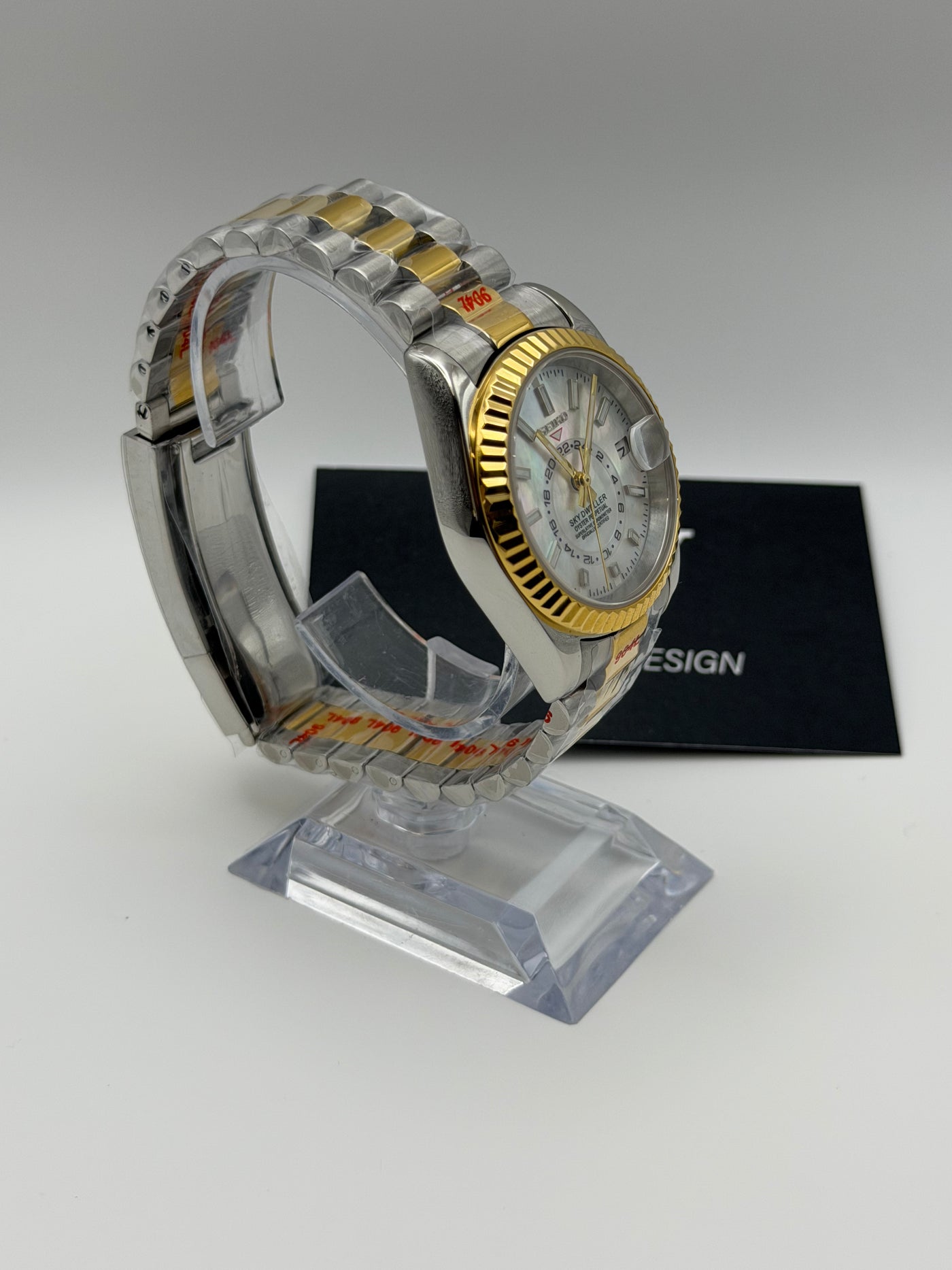 Dateko Two tones Mother of pearl de HW Design, reloj de vestir de 36 o 39 mm con esfera de nácar, bicolor en acero y oro, con cristal de zafiro