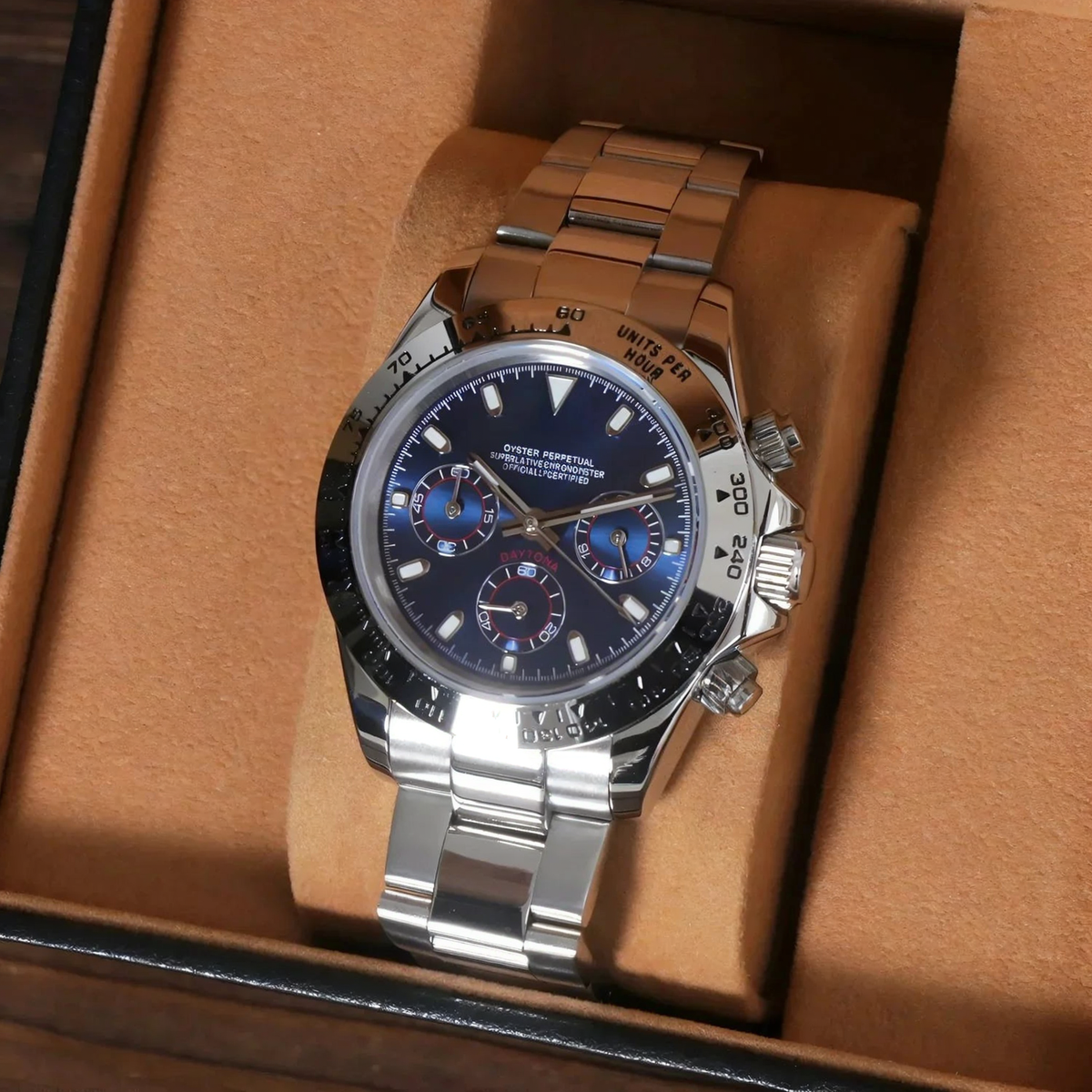 Seiktona Silver Blue de HW Design, cronógrafo de 40 mm con esfera azul y detalles en plata, caja de acero 316L y cristal de zafiro